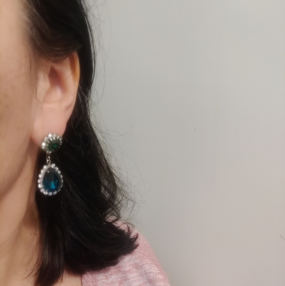 Vintage Emerald Glass Earrings - Picture 7 of 14